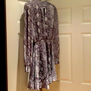 Wayf sneakkin ruffle bottom XS